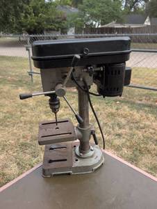 lot 628 image: Medalist Series 3 Speed Drill Press.