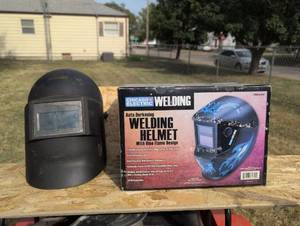 lot 631 image: Chicago Electric Auto-Darkening Welding Helmet Item 51610