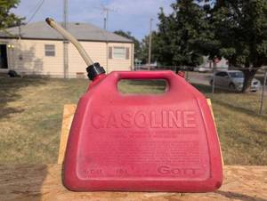 lot 637 image: Gott 5 Gallon Gasoline Container