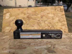 lot 639 image: Haul-Master 2 Ball Mount Hitch SAE Class III 11-34 2-58 Pin Hole 95884