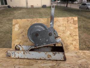 lot 644 image: Manual Hand Winch with Strap and Safety Hook Trailer Mount