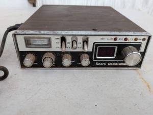 lot 659 image: Sears RoadTalker 40 CB Radio Model CM-6000LA with Microphone