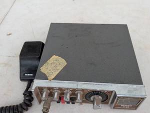lot 660 image: Robyn SK-1028 CB Transceiver 23 Channel with BFO