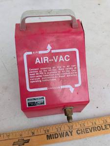 lot 686 image: Central Pneumatic AIR-VAC Air Vacuum Pump Stock 3952