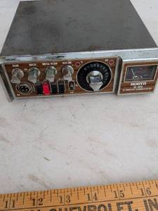 lot 688 image: Robyn SY-1023 CB Transceiver 23 Channels with BFO