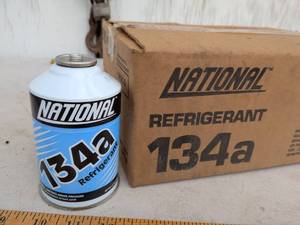 lot 695 image: National Refrigerant 134a