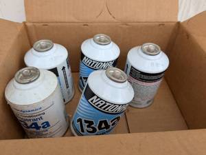 lot 696 image: National 134a Refrigerant Aerosol Cans Lot of 5