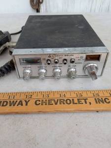 lot 699 image: Cobra 25LTD CB Radio with Microphone