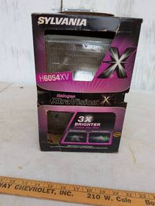 lot 702 image: Sylvania Halogen XtraVision H6054XV 12V 6555W Headlight Bulb