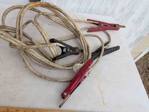 lot 719 image: Booster Cable Set with Clamps Red and Black