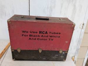lot 727 image: Lot of Vintage Radio & TV Vacuum Tubes RCA Sylvania in Red Storage Case