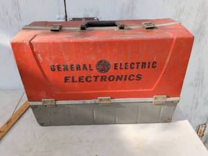lot 728 image: General Electric Electronics Service Case with Vacuum Tubes and Components