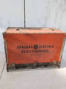 lot 729 image: General Electric Electronics Tube Storage Case with Assorted Vacuum Tubes