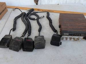 lot 733 image: JCPenney 6218 40 Channel CB Radio Transceiver with Microphones