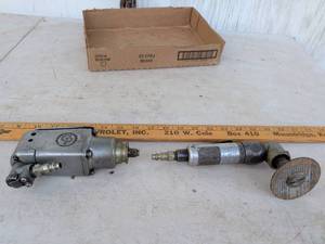 lot 735 image: Chicago Pneumatic Impact Wrench with Accessories