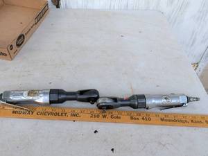 lot 744 image: Rockwell Air Ratchet Wrench 38 Drive Pneumatic Tool
