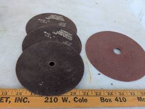 lot 748 image: Norton A60 CENA2 Reinforced Fibre Discs 7 inch Abrasive Wheels Lot of 4