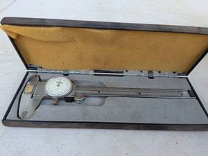 lot 760 image: Craftsman Dial Caliper 0-6 inch 40172