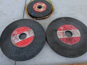 lot 773 image: Prairie Tool Company Grinding Wheels 3-Piece Lot Coarse Medium Vitrified