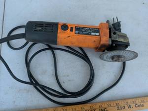 lot 777 image: 4-12 Angle Grinder 110V 60Hz 570W 10000 RPM