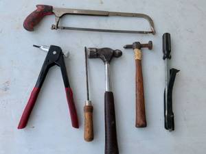 lot 787 image: Hand Tool Lot 6-Piece Hacksaw Nail Puller Claw Hammer Pry Bar Screwdriver