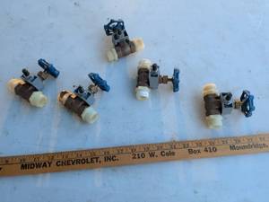 lot 800 image: Lot of 5 Ball Valves with Blue Handles and Plastic Connectors