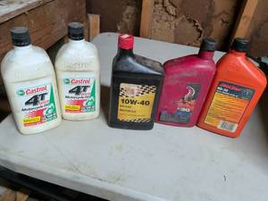 lot 809 image: Lot of 5 Motor Oil Bottles Castrol 4T AutoZone HD-30 SAE 10W-40