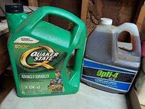 lot 810 image: Quaker State 10W-40 Motor Oil 5 Quarts and Opti-4 SAE 30 4-Cycle Engine Lubricant 4 Liters Lot