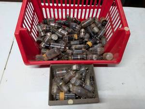 lot 817 image: Lot of Vacuum Tubes Mixed Brands and Types