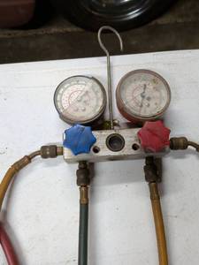 lot 826 image: Refrigeration Manifold Gauge Set Dual Pressure Meter with Hoses