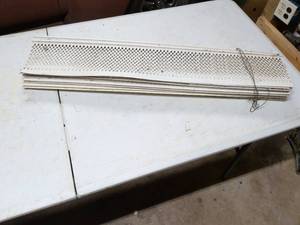 lot 827 image: Gutter screens