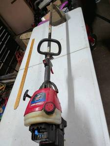 lot 834 image: Troy-Bilt gas weed eater