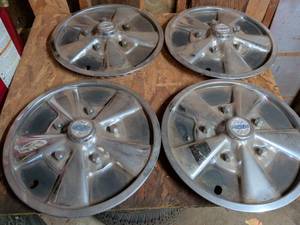 lot 851 image: Cragar ST 5-Spoke Wheel Covers Set of 4
