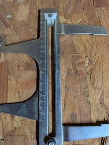 lot 857 image: Metal C-Clamp with Ruler Markings