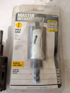 lot 879 image: Master Mechanic 8 Piece Hole Saw Kit with Accessories