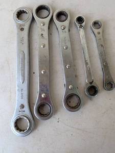 lot 882 image: Lot of 5 Double-Ended Ratchet Wrenches 78 to 916 inch
