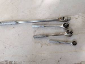 lot 885 image: Torque Wrench Set 4 Piece Micrometer Click Type 14 38 Drive