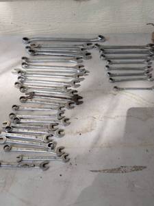 lot 887 image: Husky Combination Wrench Set 30 Pieces Metric SAE