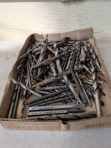lot 889 image: Lot of Drill Bits and Chisels Mixed Sizes