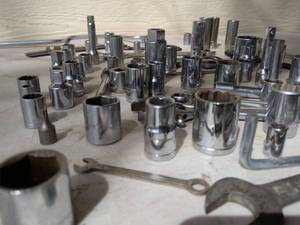 lot 897 image: Mixed Socket Wrench Set with Wrenches and Extensions