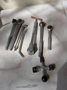 lot 902 image: Bicycle Crank Arm Removal Tool Set with Extractors and Wrenches 10pc