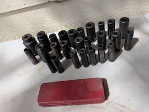 lot 903 image: Assorted black sockets deep sockets
