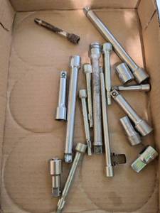 lot 908 image: Socket Wrench Set Extensions Adapters Breaker Bar 20 Pieces
