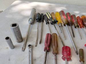 lot 919 image: Lot of 50 Hand Tools Screwdrivers Wrenches Sockets