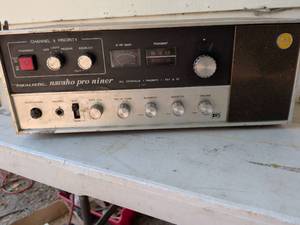 lot 944 image: Realistic Navaho Pro Niner CB Radio Transceiver Channel 9 Priority