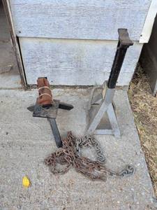 lot 954 image: Jack Stands 3 Ton Capacity Heavy Duty Model T-9360 One Pair