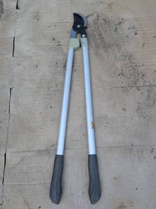 lot 964 image: Bypass Lopper Pruner with Blue and Gray Handle