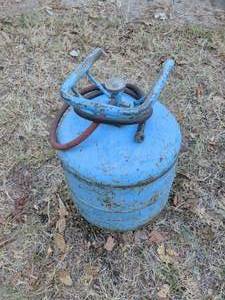 lot 970 image: Portable Air Tank with Gauge and Handles