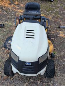 lot 971 image: Cub Cadet Riding Lawn Mower Yellow Black Seat