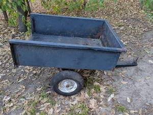 lot 972 image: Single-Wheel Utility Trailer with Dump Box